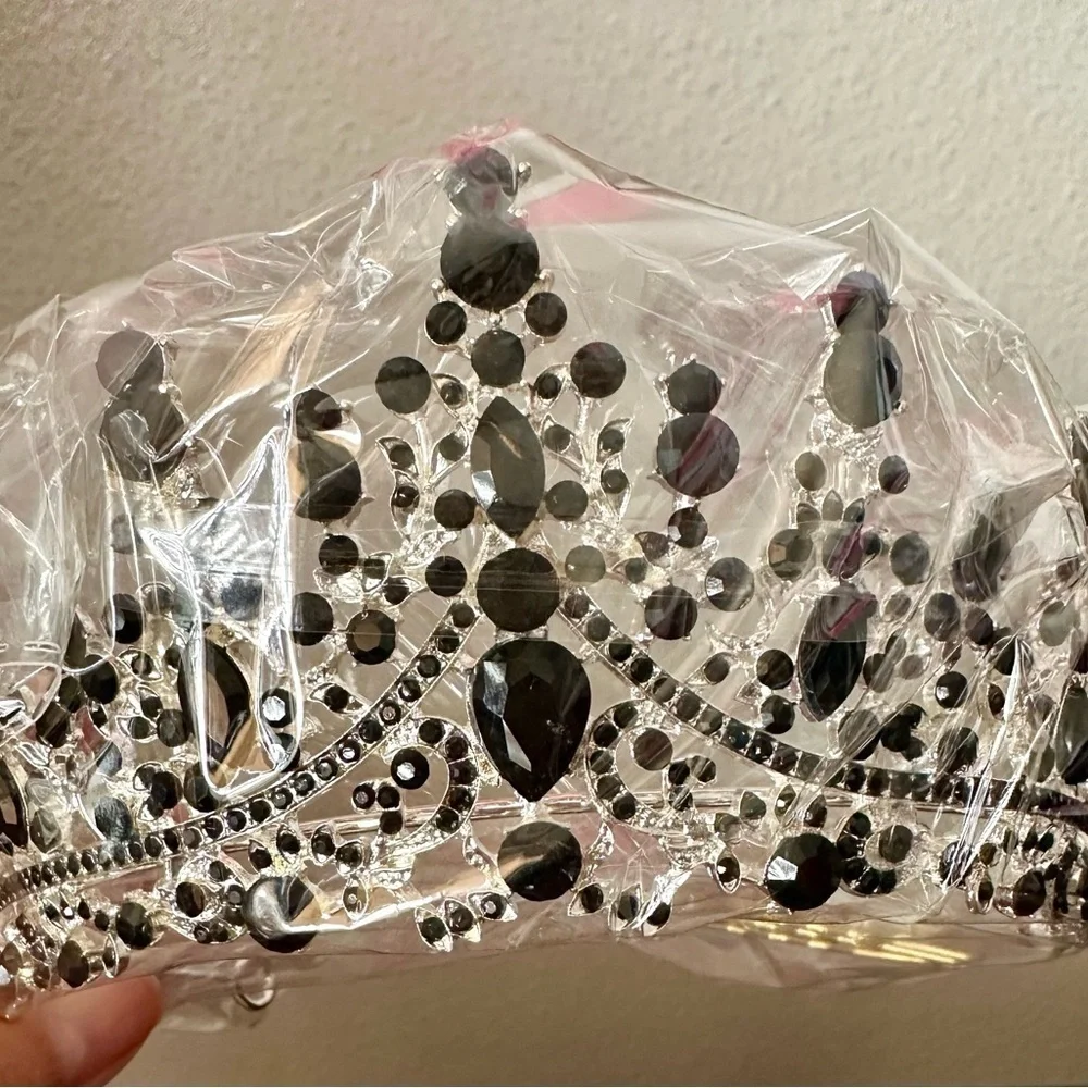 Elegant Silvertone Black Stones Tiara Wedding Festival Theme Party Crown